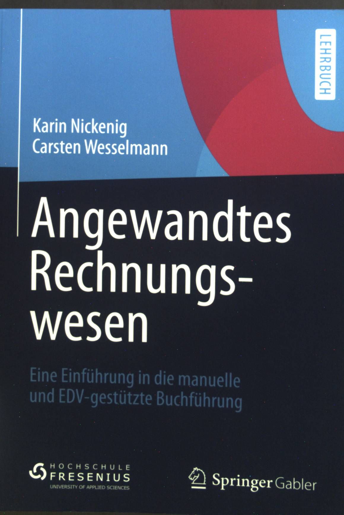 Angewandtes Rechnungswesen : Eine Einführung in die manuelle und EDV-gestützte Buchführung