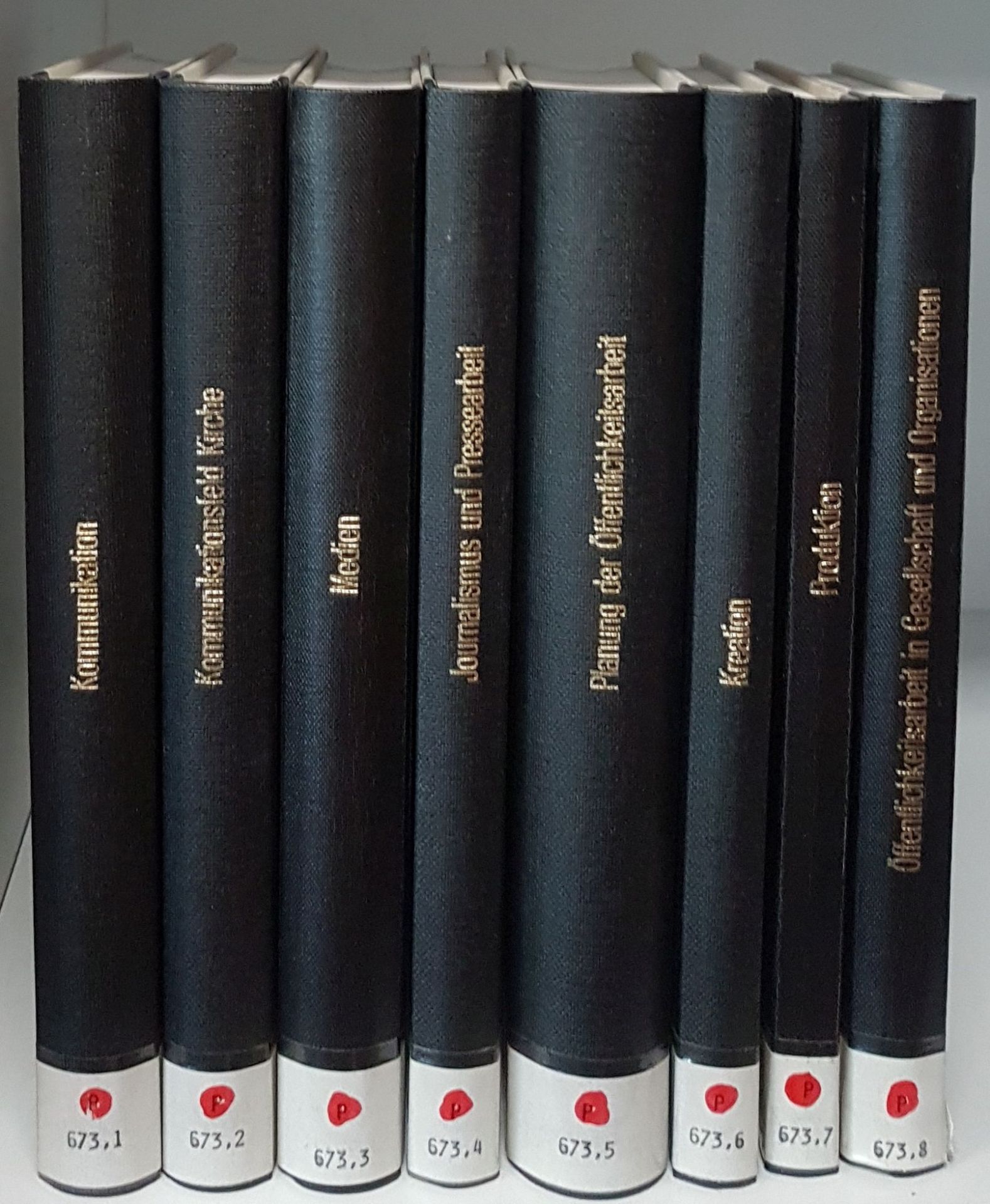 Studiengang Öffentlichkeitsarbeit (8 Bände KOMPLETT) . Bd.1: Kommunikation/ Bd.2: Kommunikationsfeld Kirche/ Bd.3: Medien/ Bd.4: Journalismus und Pressearbeit/ Bd.5: Planung der Öffentlichkeitsarbeit/ Bd.6: Kreation/ Bd.7: Produktion/ Bd.8: Öffentlichkeitsarbeit in Gesellschaft und Organisationen