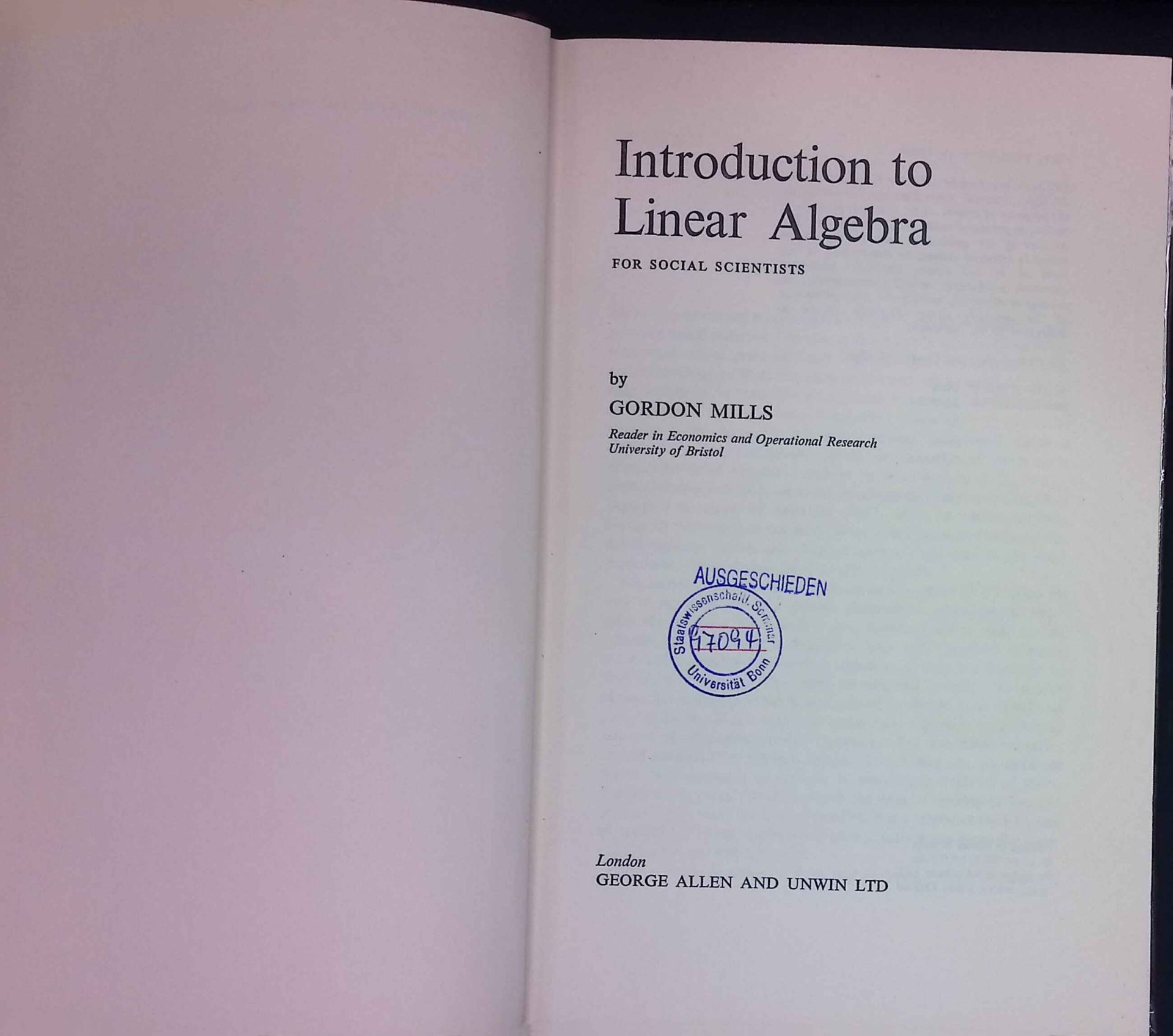 Introduction to Linear Algebra for Social Scientists