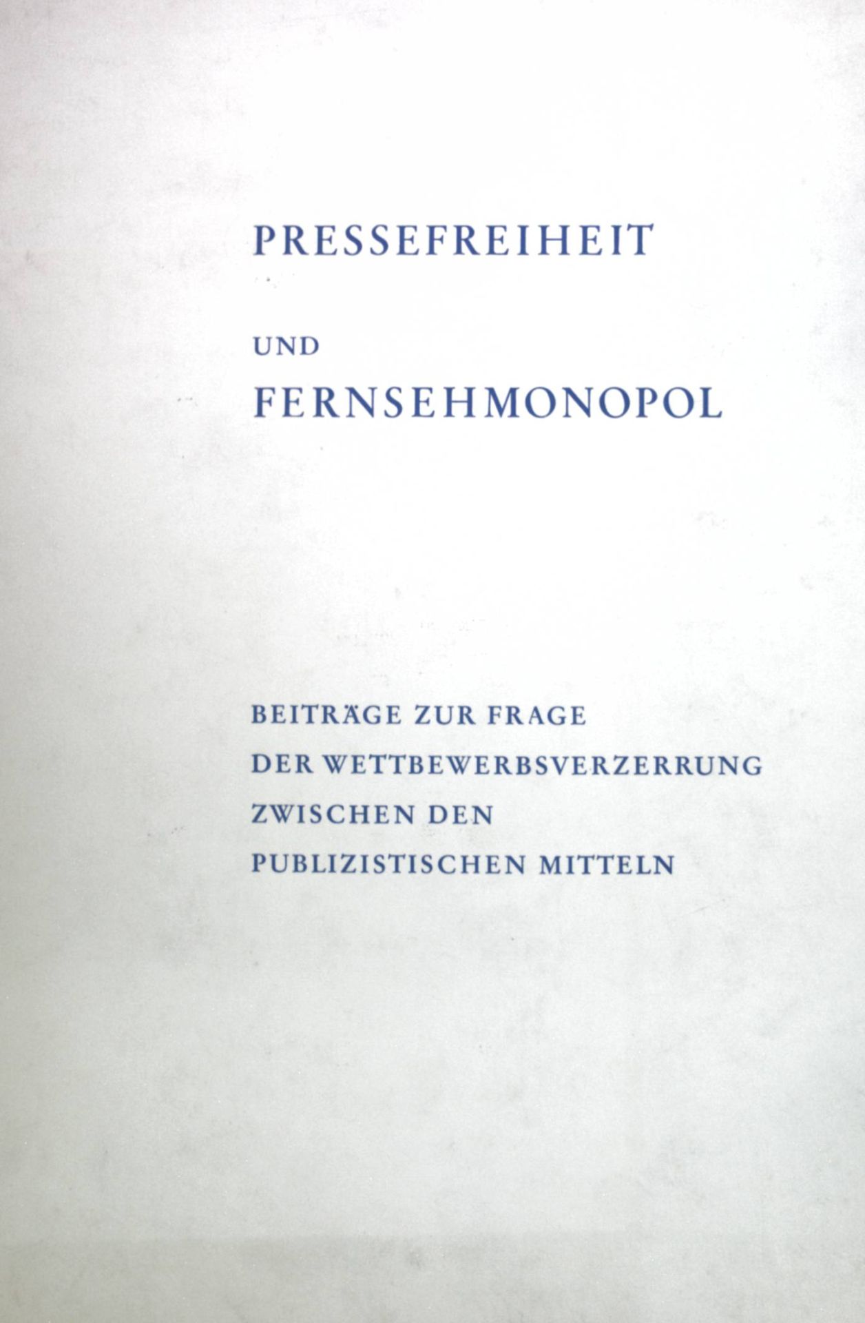 Pressefreiheit und Fernsehmonopol: Beiträge zur Frage der Wettbewerbsverzerrung zwischen den publizistischen Mitteln