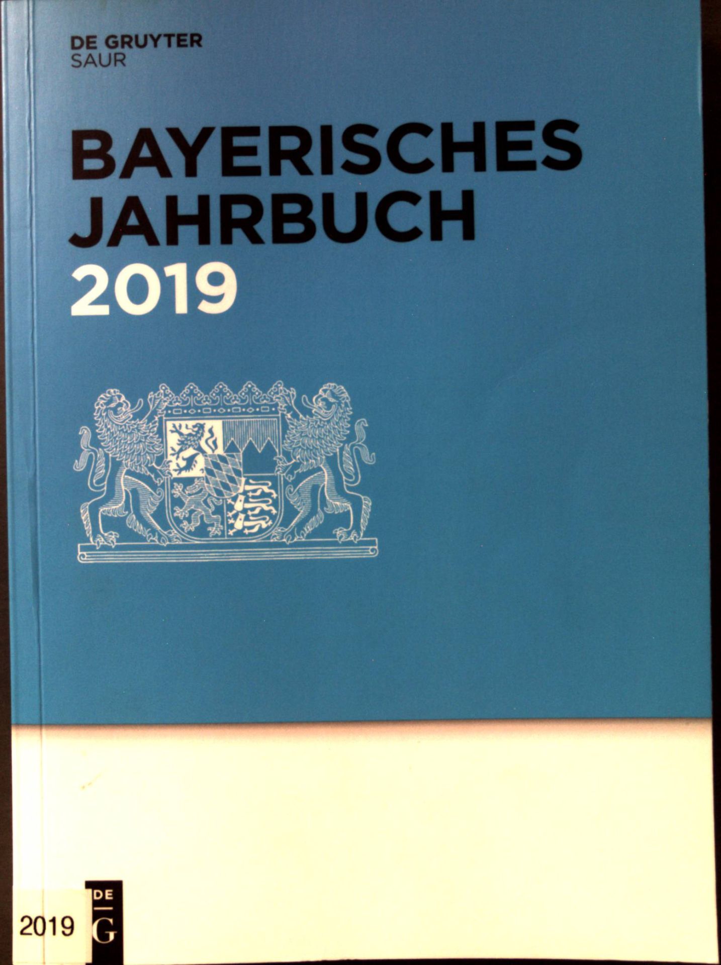 Bayerisches Jahrbuch 98. Jahrgang 2019 - Auskunfts- und Adressenwerk über die Behörden, Gerichte, Parlamentarischen Körperschaften und die Institutionen im Bereich der Staatsministerien des Freistaates Bayern - die Bezirke, Landkreise, Städte, Gemeinden und Verwaltungsgemeinschaften - über Religionsgemeinschaften - Wirtschafts-, Berufs- und Wohlfahrtsorganisationen - sowie Bundesbehörden - Dipolimatische und Konsularische Vertretungen