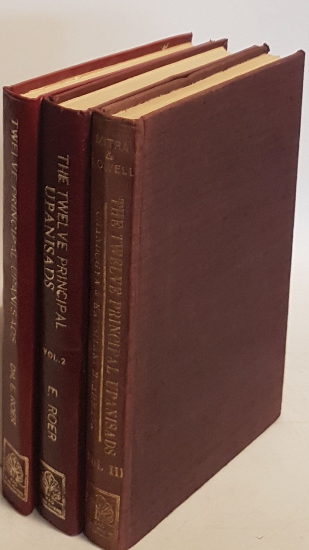 The Twelve Principal Upanisads (3 vols./ 3 Bände KOMPLETT) - Vol.I: Isa, Kena, Katha, Prasna, Mundaka, Mandukya, Taittiriya, Aitereya and Svetasvatara-Upanisads/ Vol.II: Brhadaranyaka-Upanisad/ Vol.III: Chandogya and Kausitaki-Brahmana Upanisads