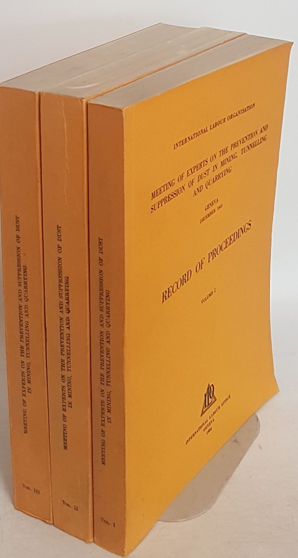 Meeting of Experts on the Prevention and Suppression of Dust in Mining, Tunneling and Quarrying, Geneva December 1952 (3 vols./ 3 Bände KOMPLETT) - Record of Proceedings