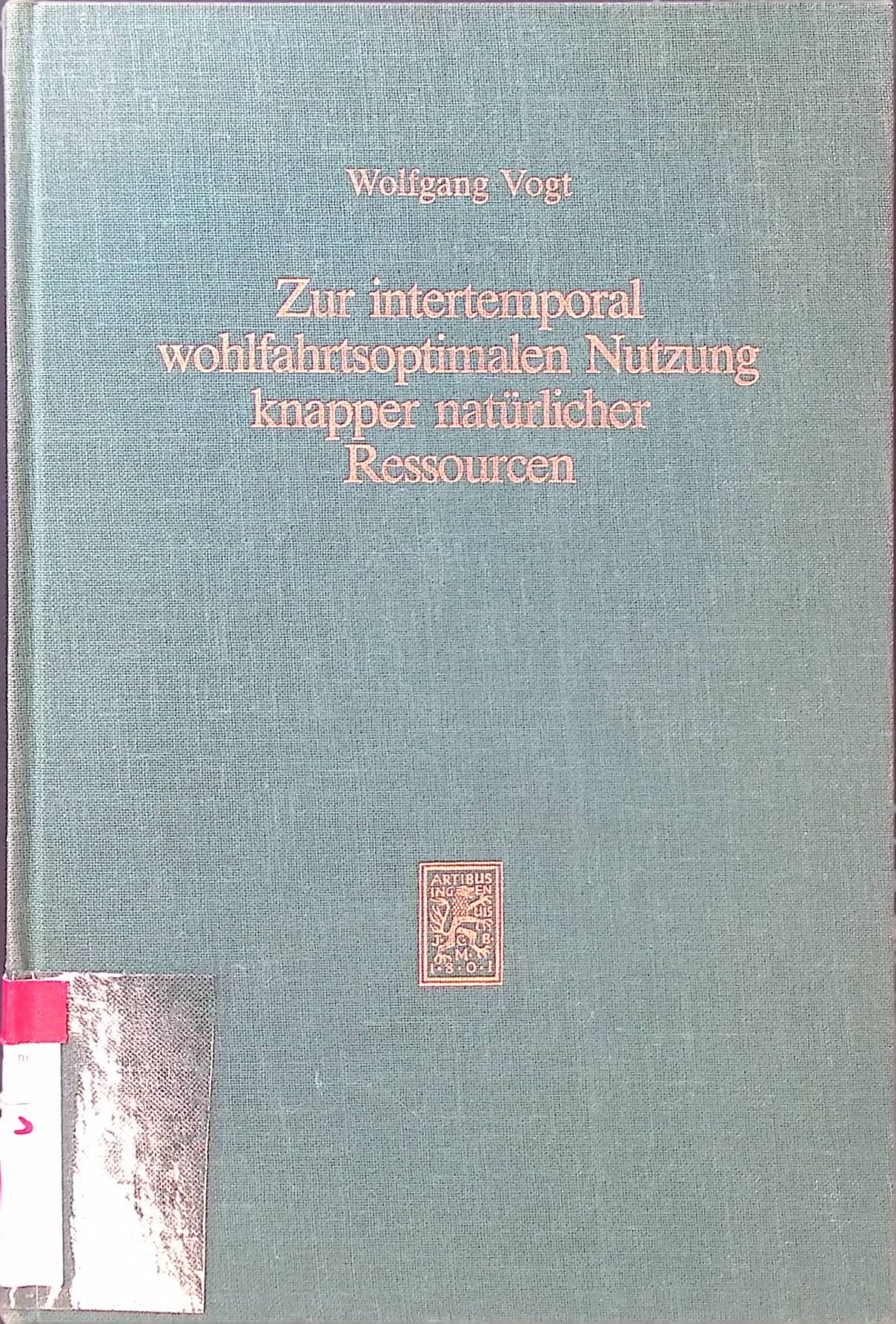 Zur intertemporal wohlfahrtsoptimalen Nutzung knapper natürlicher Ressourcen : e. kontrolltheoret. Analyse