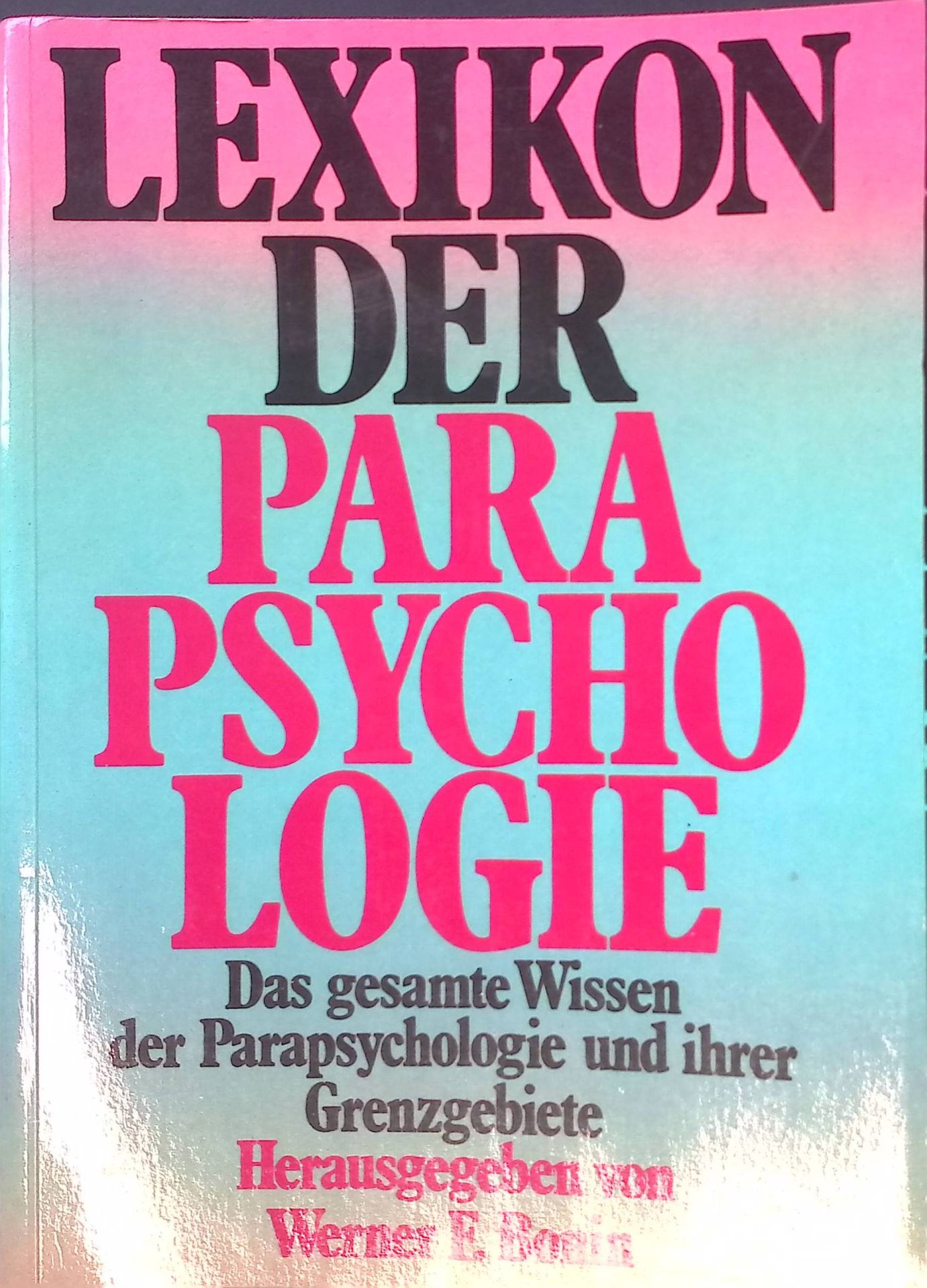 Lexikon der Parapsychologie : das gesamte Wissen der Parapsychologie und ihrer Grenzgebiete
