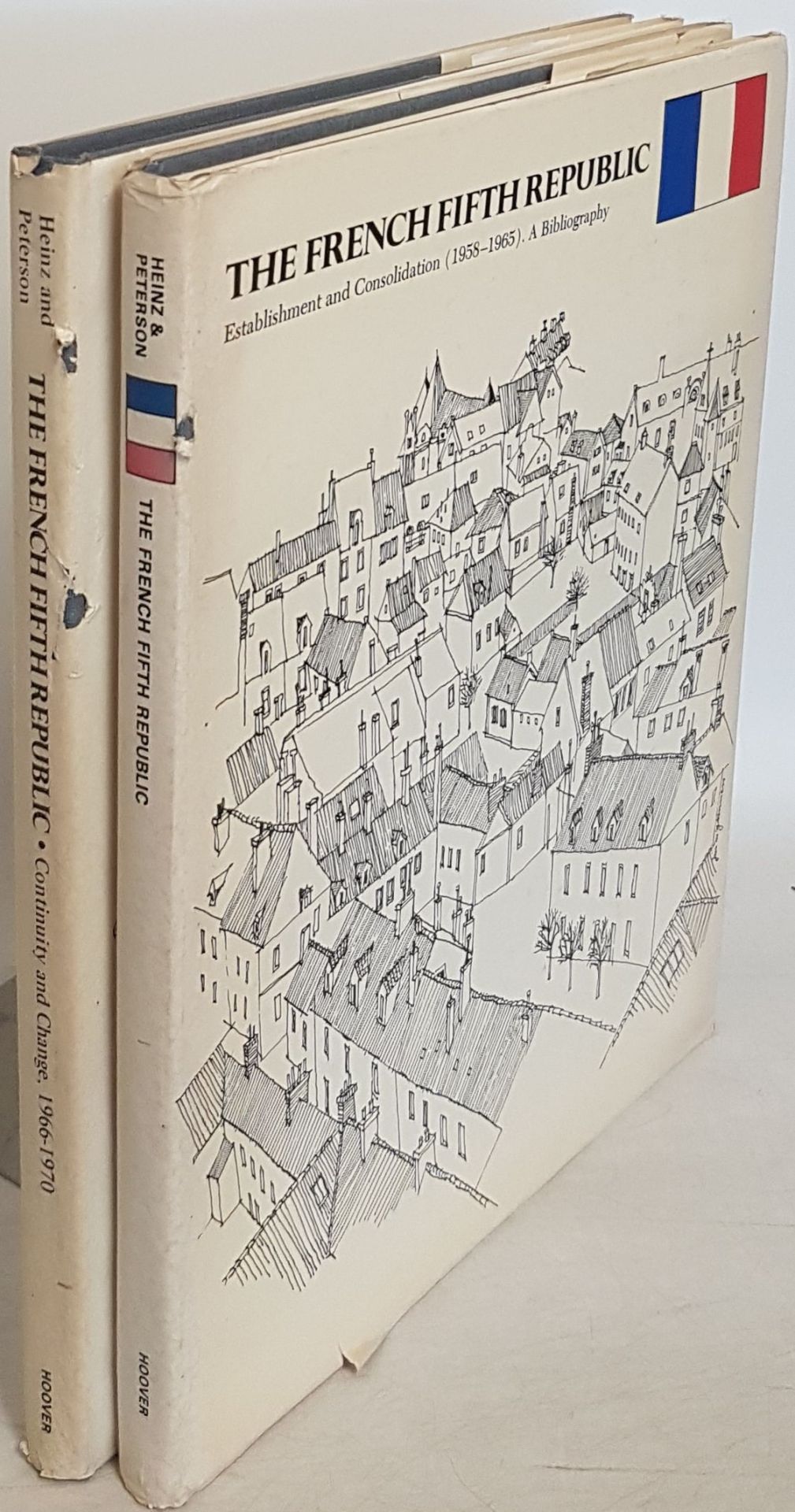 The French Fifth Republic. An annotated bibliography of the holdings at the Hoover Institution (2 parts/ 2 Bände KOMPLETT) - Part 1: Establishment and Consolidation (1958-1965)/ Part 2: Continuity and Change (1966-1970)