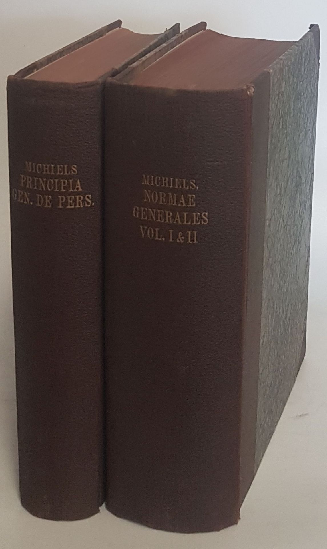 Normae Generales Juris Canonici: Commentarius Libri I Codicis Juris Canonici UND Principia generalia de personis in Ecclesia : commentarius libri II codicis juris canonici canones praeliminares 87-106 (3 Teile in 2 Bänden KOMPLETT) - Vol.I: Praenotanda generalia - Canones praeliminares - De legibus ecclesiasticis/ Vol.II: De consuetudine - De temporis supputatione - De rescriptis - De privilegiis - De dispensationibus/ De personis physicis/ De personis moralibus/ De actibus juridicis/ De praecedentia