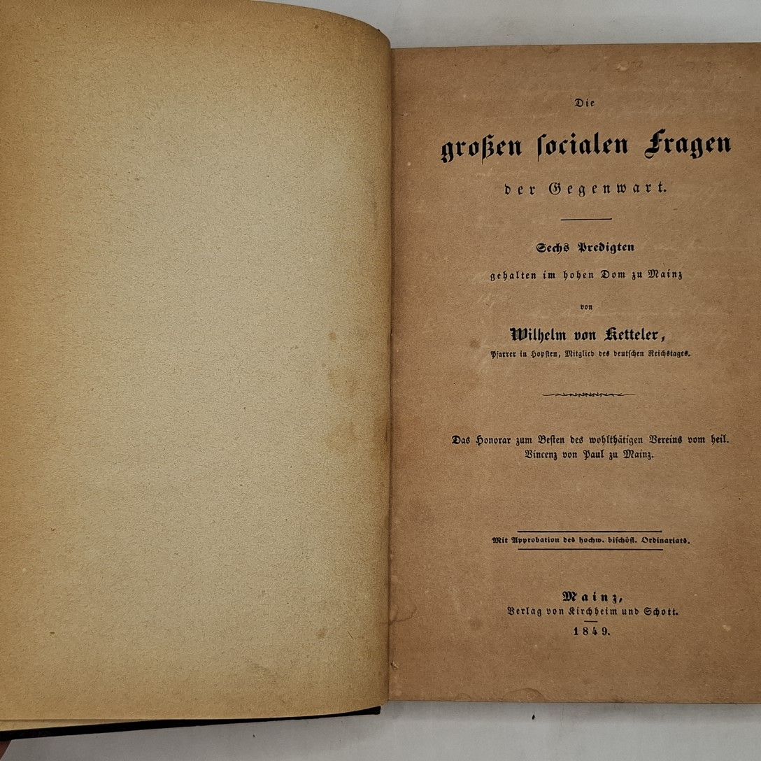Die großen socialen Fragen der Gegenwart: Sechs Predigten gehalten in Mainz. - (BEIGEBUNDEN: Wilhelm Emmanuel Freiherrn von Ketteler: Die wahren Grundlagen des religiösen Friedens/ Wilhelm Emmanuel Freiherrn von Ketteler: Die Katholiken im deutschen Reiche/ Wilhelm Emmanuel Freiherrn von Ketteler: Kann ein Jesuit von seinem Oberen zu einer Sünde verpflichtet werden? / Wilhelm Emmanuel Freiherrn von Ketteler: Die Anschauungen des Cultusministers Herrn Dr. Falk über die katholische Kirche nach dessen Rede vom