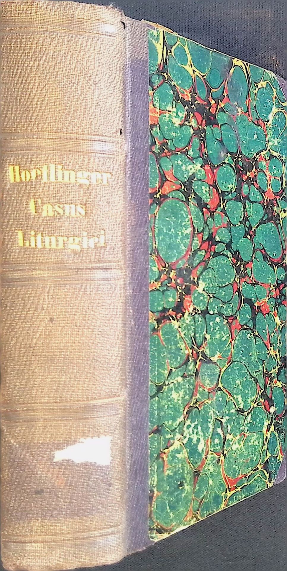 Casus liturgici ad usum neocuratorum et conferentiarum pastoralium ordine alphabetico propositi et breviter resoluti/ Directorium Rituum pro ecclesiis parochialibus... (2 Teile in einem Buch)
