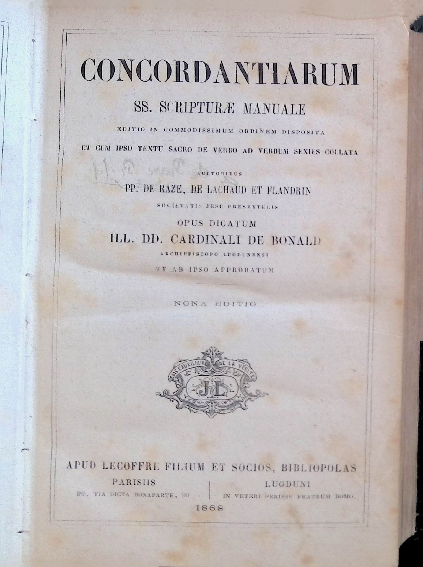 Concordantiarum Ss. Scripturae Manuale. Editio in Commodissimum Ordinem Disposita Et Cum Ipso Textu Sacro De Verbo Ad Verbum Sexies Collata. Opus Dicatum Ill. Dd. Cardinali De Bonald